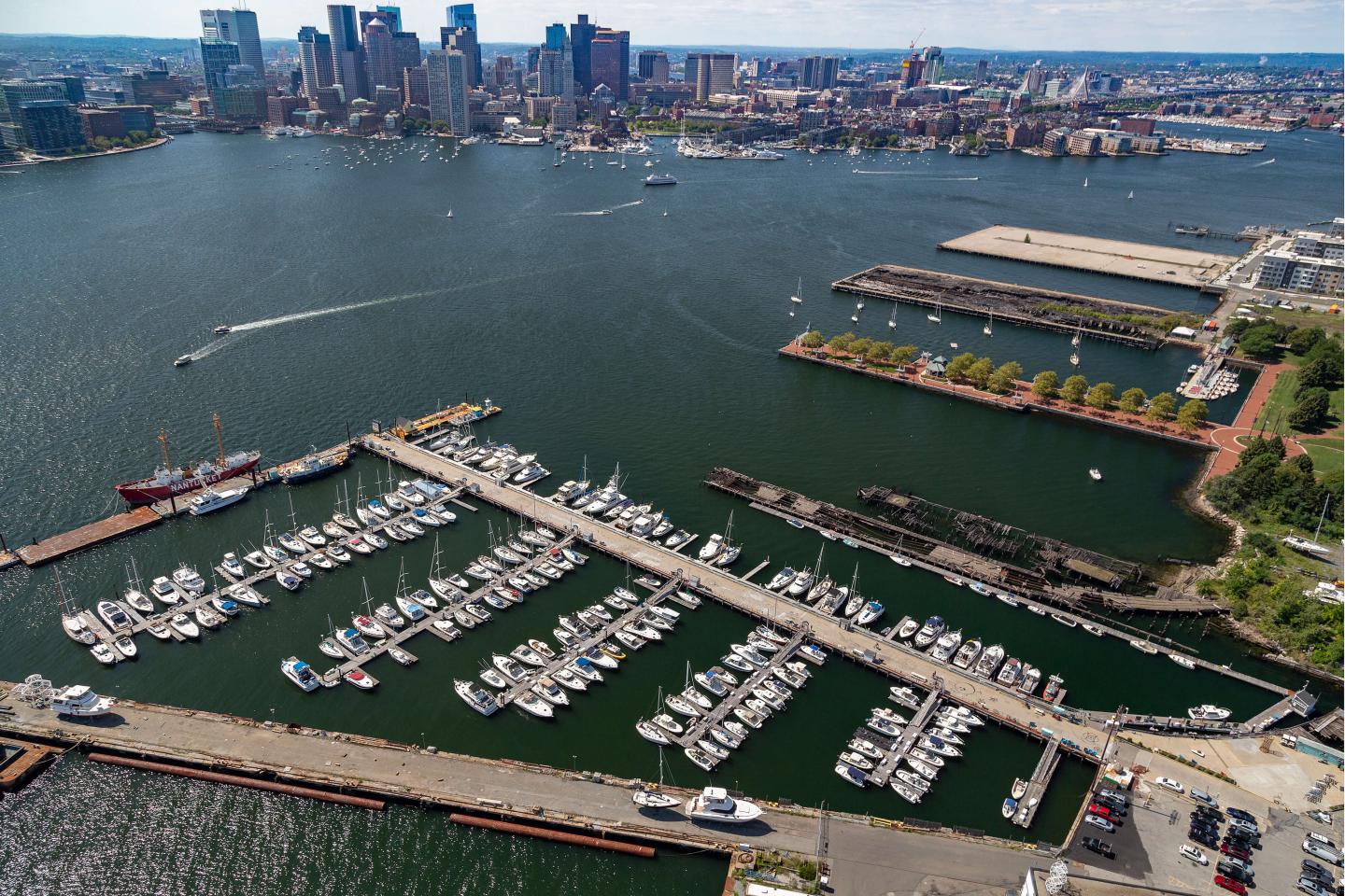 17 Boston Harbor Shipyard Marina Stock Photos, High-Res Pictures